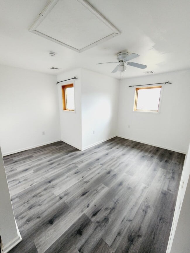 Building Photo - 1811 Route 611