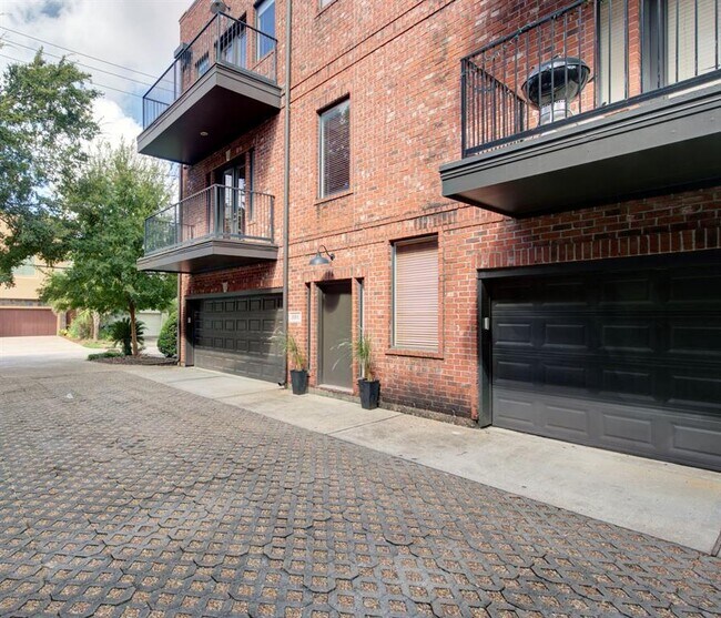 910 Malone St Unit 101, Houston, TX 77007 Condo for Rent in Houston