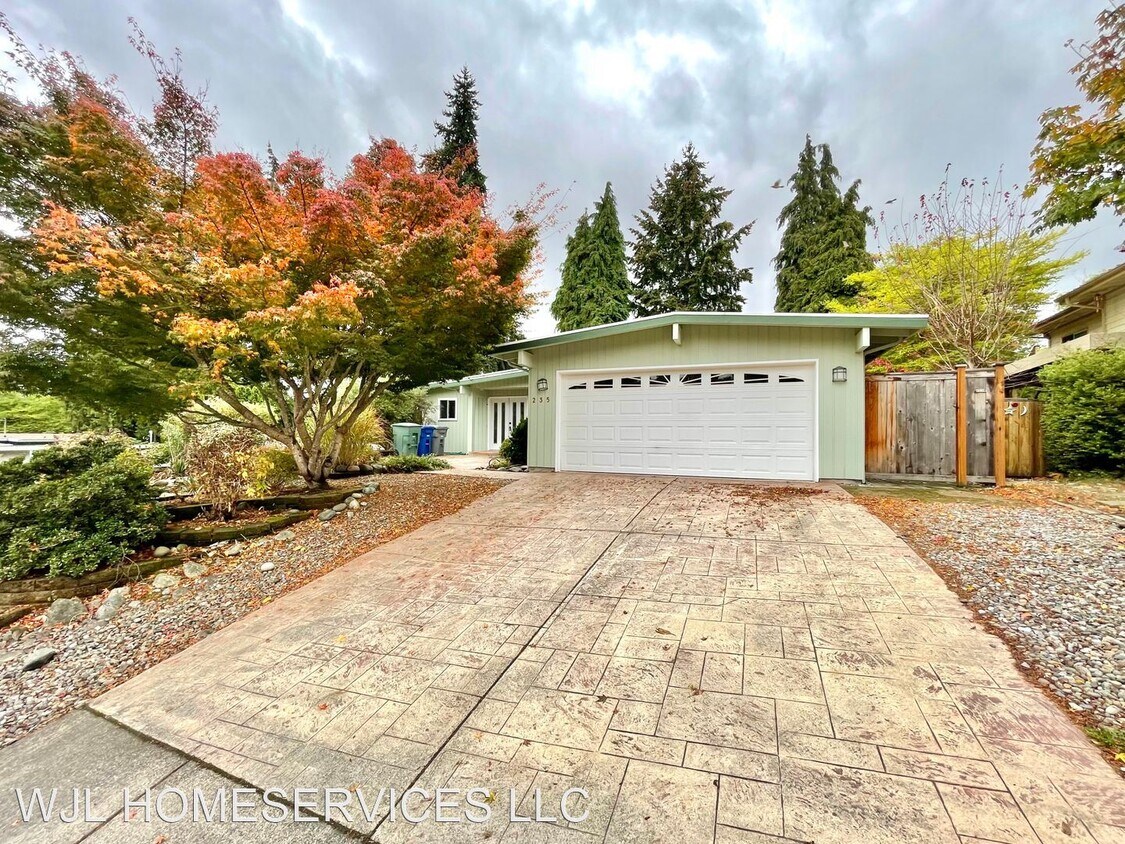 5 br, 3 bath House 235 153rd Place SE House Rental in Bellevue, WA