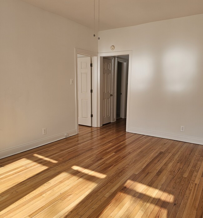 Building Photo - 1026 W Loyola Ave