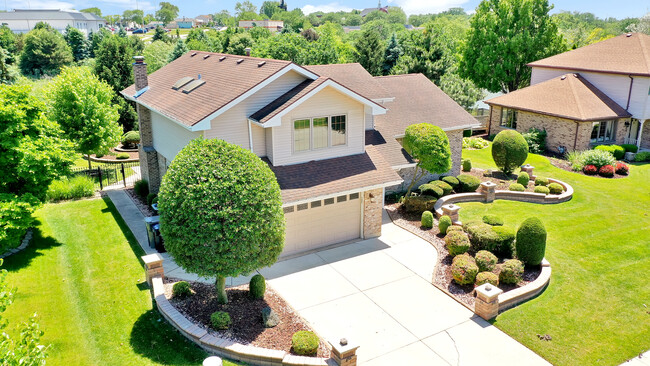 Building Photo - 9041 Sunrise Ln