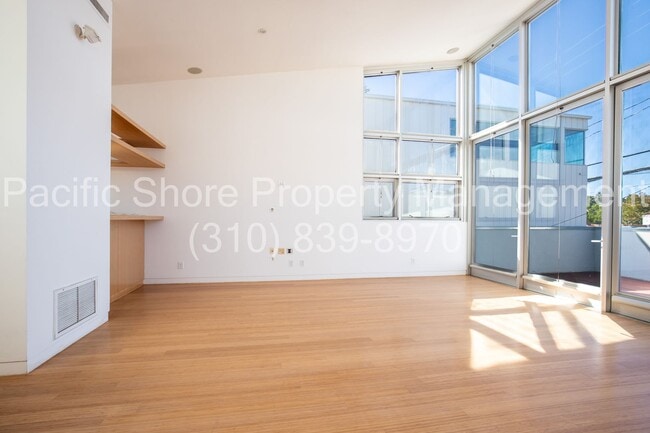 Foto del edificio - 543 Rose Ave