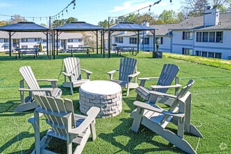 Building Photo - Hickory Trace Village Apartments