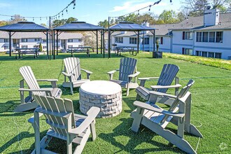 Building Photo - Hickory Trace Village Apartments