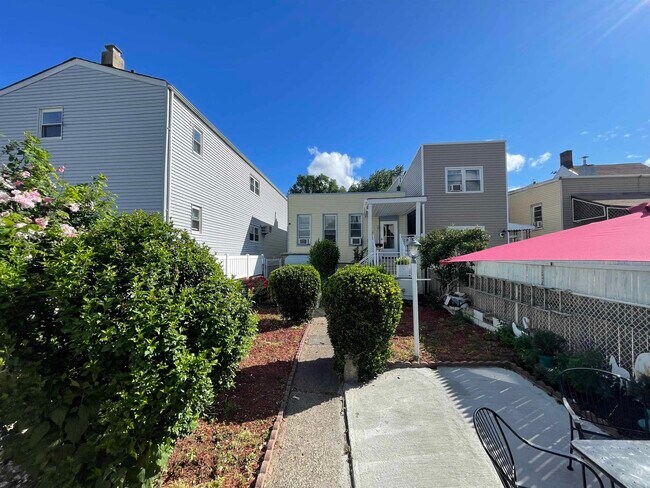 Building Photo - 1307 44th St