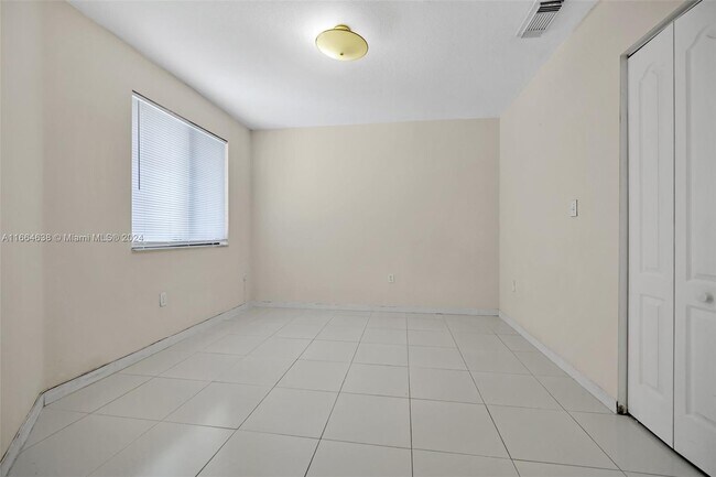 Building Photo - 9640 SW 138th Ave