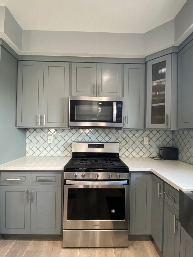 Foto del edificio - 1863 S Curson Ave