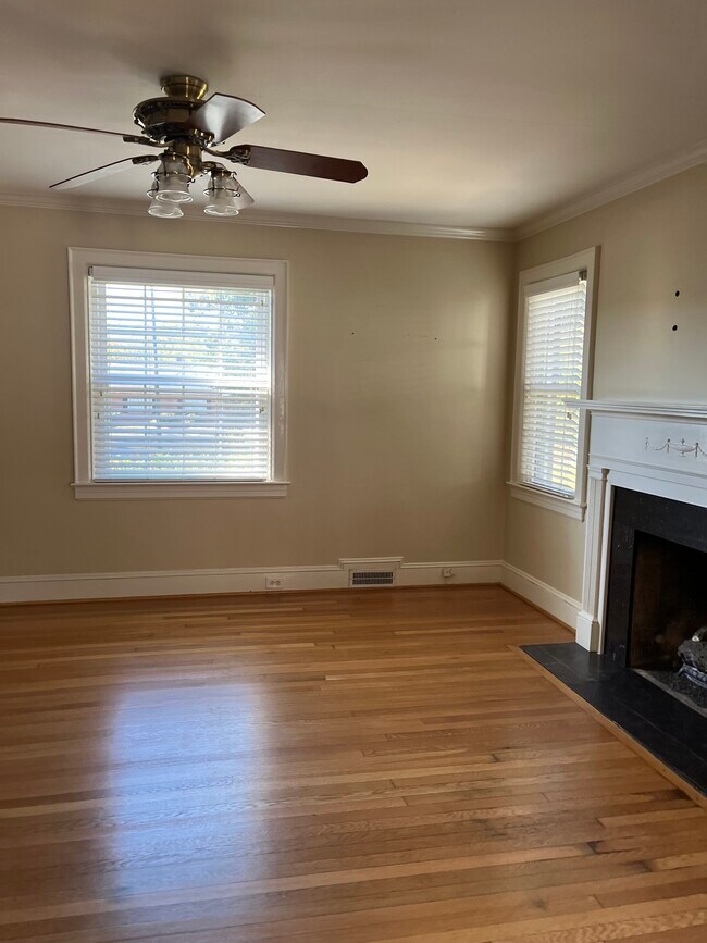 Building Photo - 1307 S Kings Dr