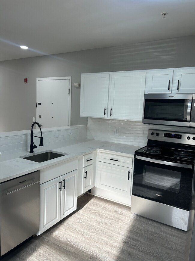 Foto del edificio - Austin Manor Apartments