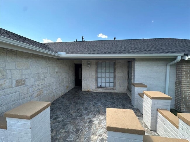 Building Photo - 3914 Hillside Dr