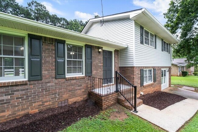 Building Photo - 5146 Bramblewood Dr