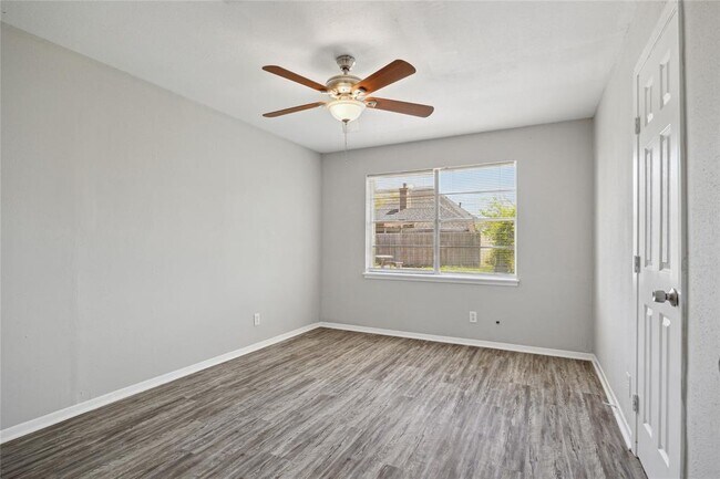 Foto del edificio - 7819 Corinth St