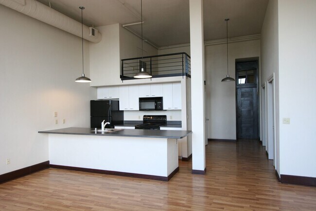 Foto del edificio - 301 Central Ave NE