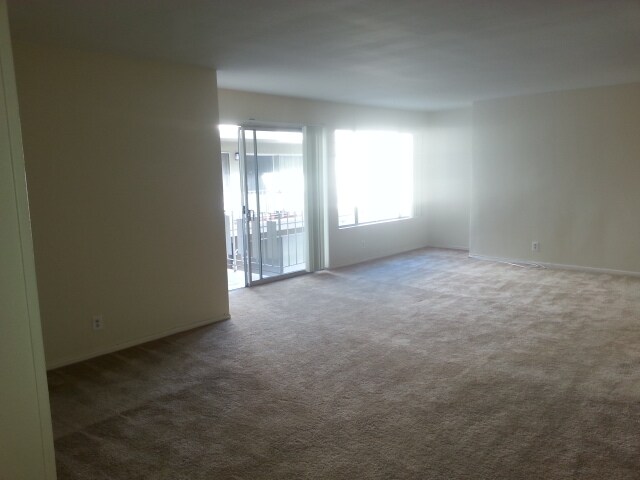 Primary Photo - 305 N Crescent Dr