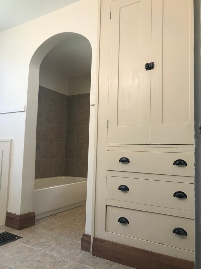 120 E Friend St, Columbiana, OH 44408 House Rental in Columbiana, OH