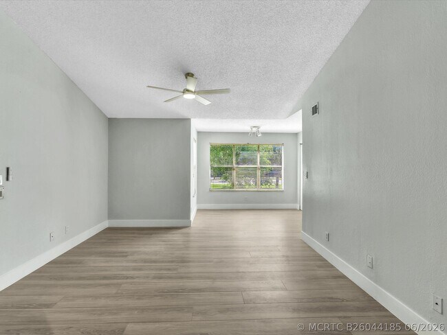Building Photo - 731 Vista Isles Dr