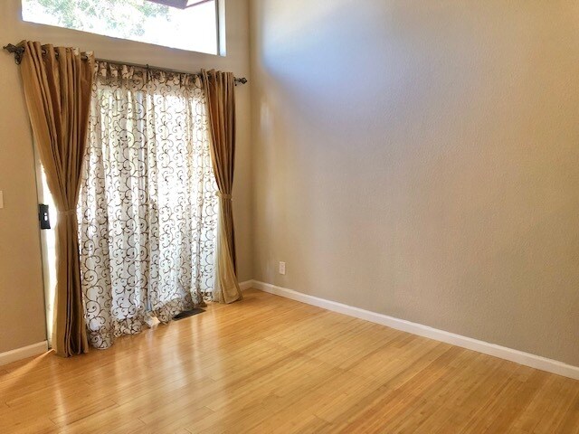 Foto del edificio - 7 E Court Ln