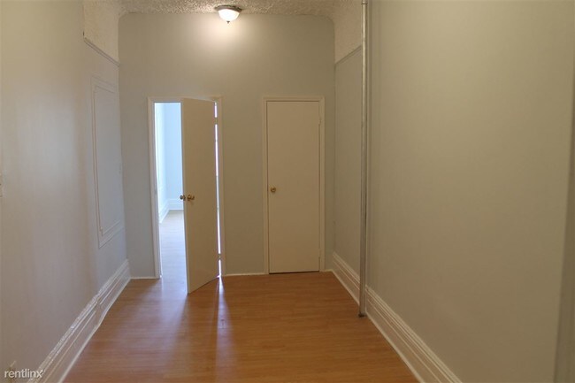 Building Photo - 662 Halsey St