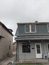 Building Photo - 1249 E 2nd St