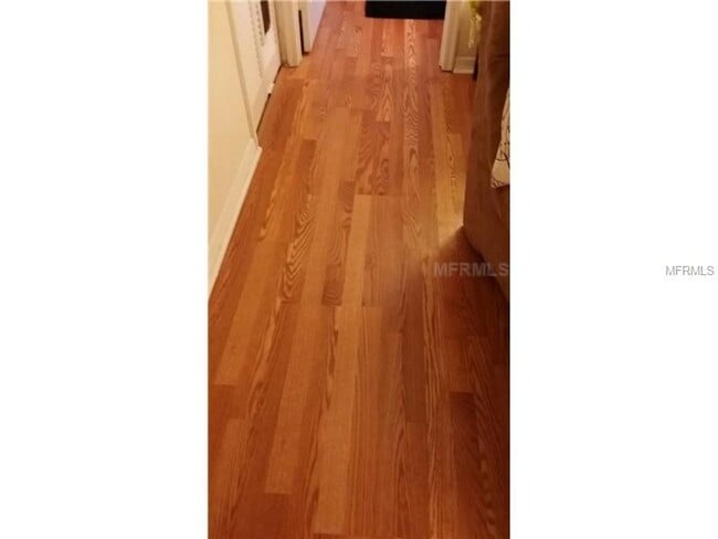 Foto del edificio - 8939 Latrec Ave