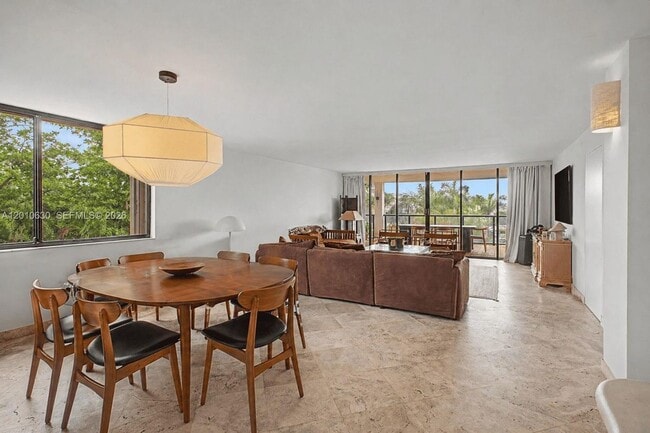 Building Photo - 2575 Brickell Bay Dr
