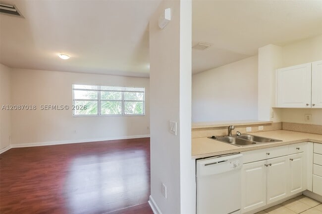 Building Photo - 1490 NE 33rd Rd