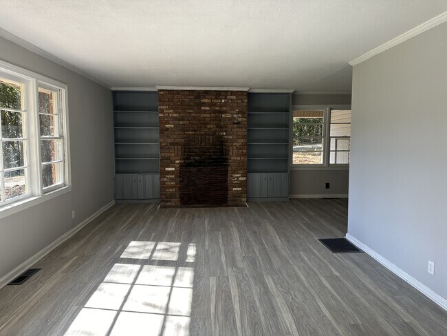 Foto del edificio - 299 Youngblood Cir
