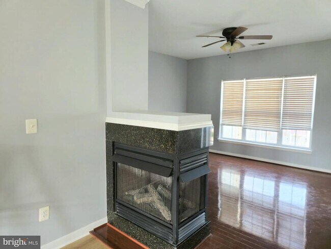 Foto del edificio - 1016 Wood Branch Ct