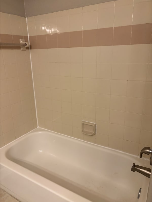 Building Photo - 1908 Lake Atriums Cir