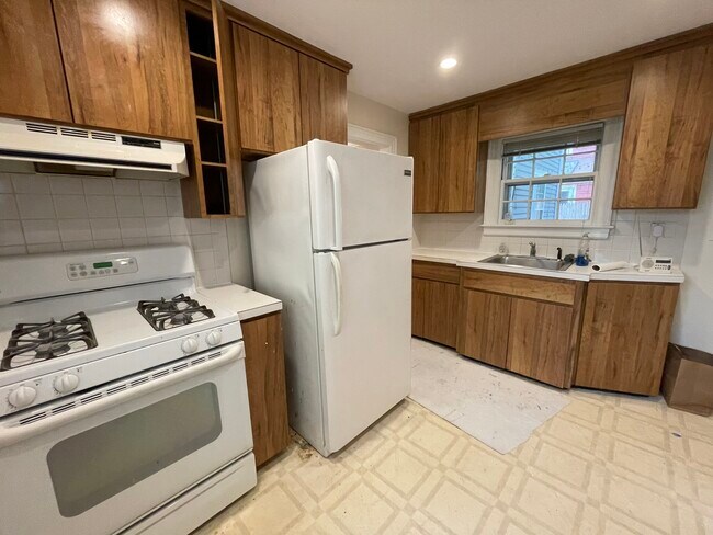 Building Photo - 52 Cypress St