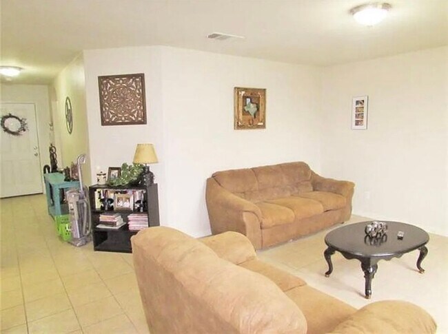 Building Photo - 725 Lazy Crest Dr