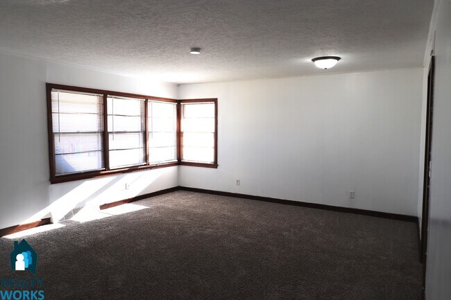 Building Photo - Lovely 3 bed House!