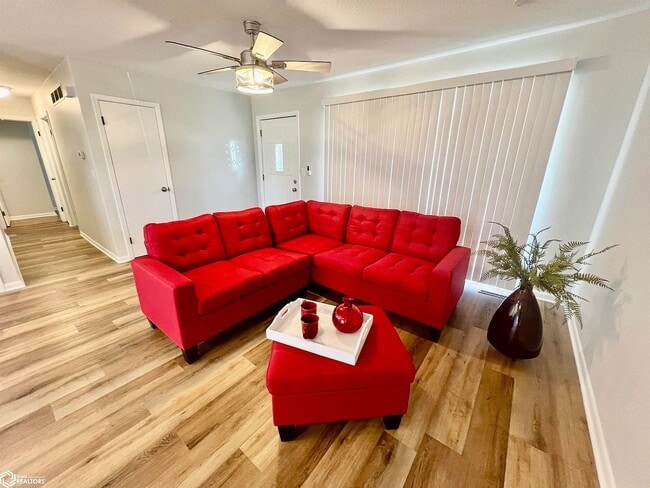 Living room - 505 N 3rd St
