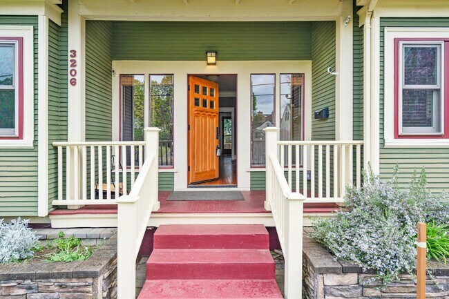 Building Photo - Gorgeous 4-bdrm/2.5-bath Craftsman in desi...