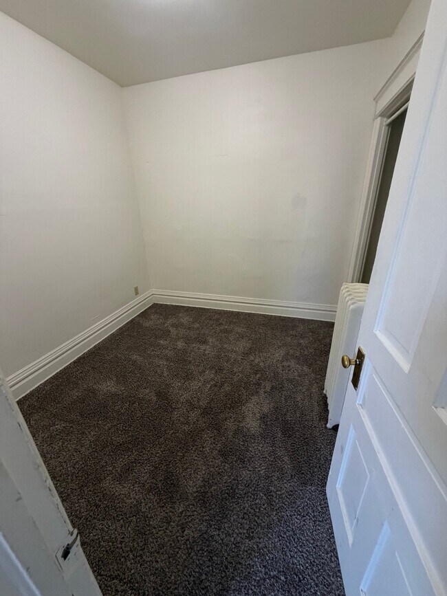Foto del edificio - 830 E Locust St