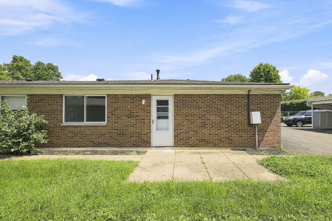 Building Photo - 2408-2414-2414 Red Coach Dr