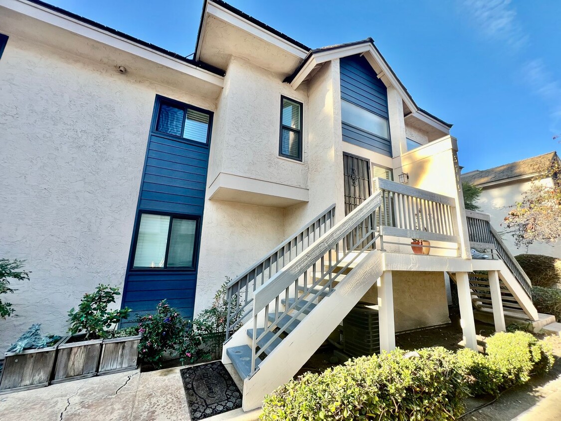 Foto principal - Spacious & Upgraded 2BR/2.5BA Townhome in ...