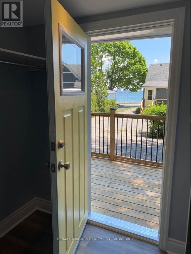 Building Photo - 474 Lakeshore Rd