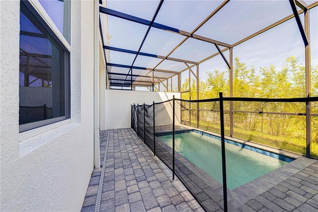 Building Photo - 400 Famagusta Dr
