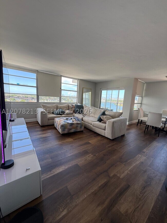 Building Photo - 1351 NE Miami Gardens Dr