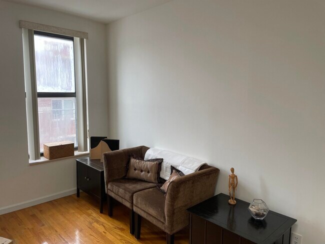 Building Photo - 457 2nd St
