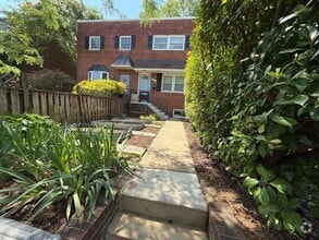 Building Photo - 1022 Vernon St