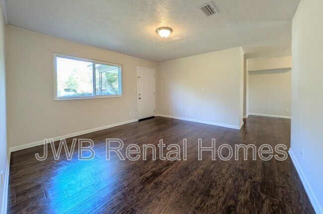 Building Photo - 2112 Figaro Ln