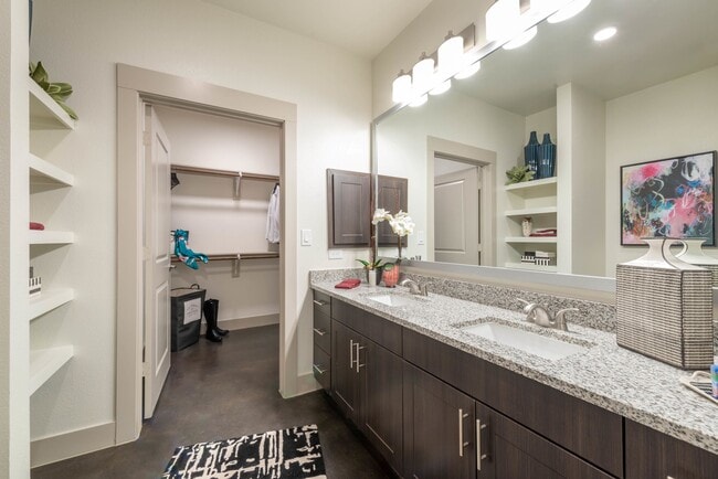 Building Photo - 301 Flower Mound