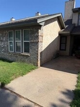 Building Photo - 8 Crossroads Dr