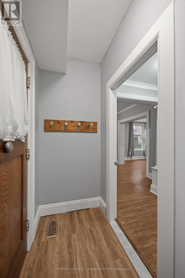 Building Photo - 92 Hincks St