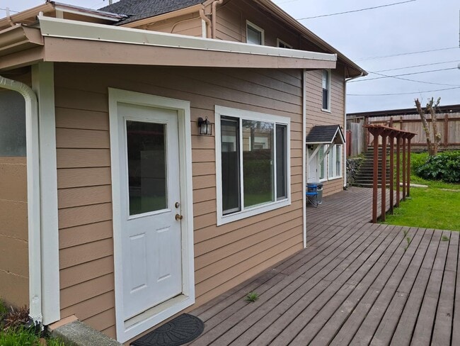 Building Photo - 704 G St