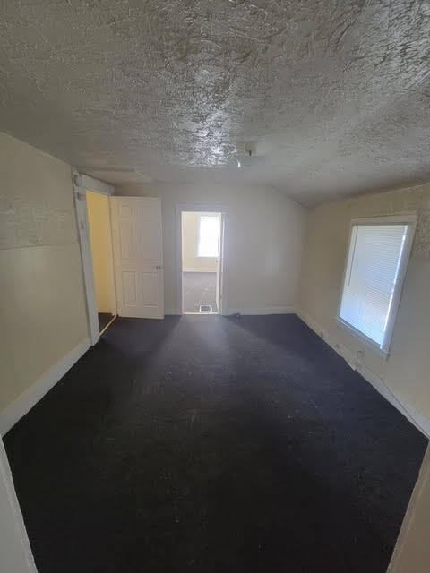 Building Photo - 582 Brown St