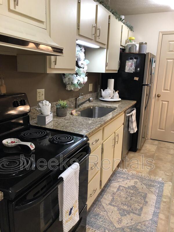 Building Photo - 1615 6th Ave