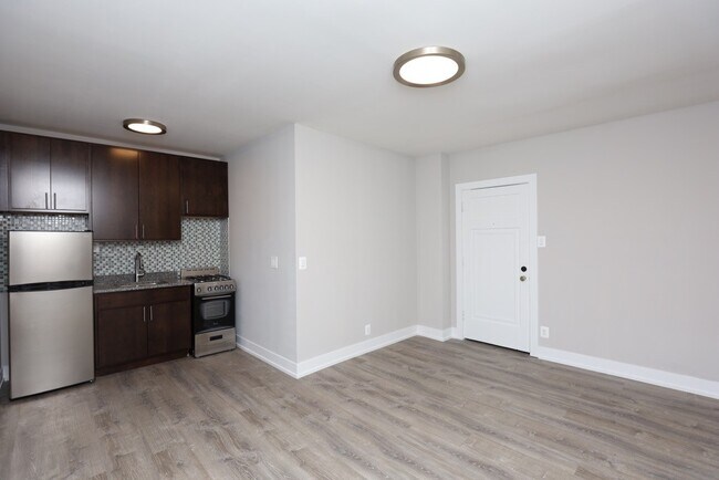 Foto del edificio - 4551 N Damen Ave